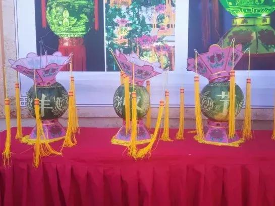 麥秸畫(huà)里的豐收頌歌 北京農(nóng)展館首屆中國(guó)農(nóng)民豐收節(jié)主場(chǎng)活動(dòng)圓滿舉辦